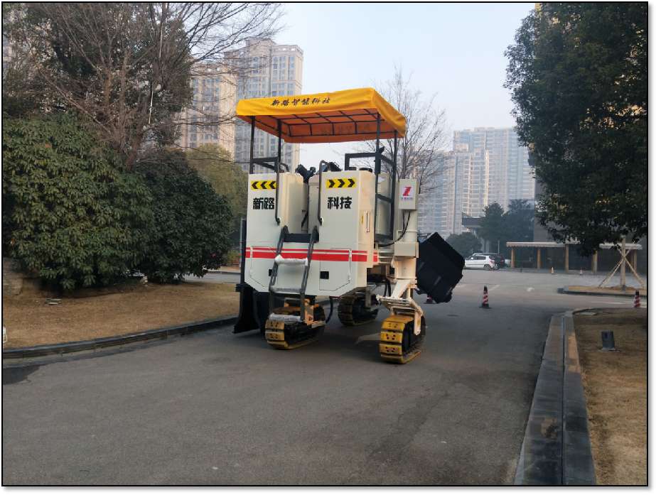 要正確使用操作混凝土路緣石滑模攤鋪機(jī)，定期對(duì)路緣石滑模機(jī)進(jìn)行保養(yǎng)和維護(hù)
