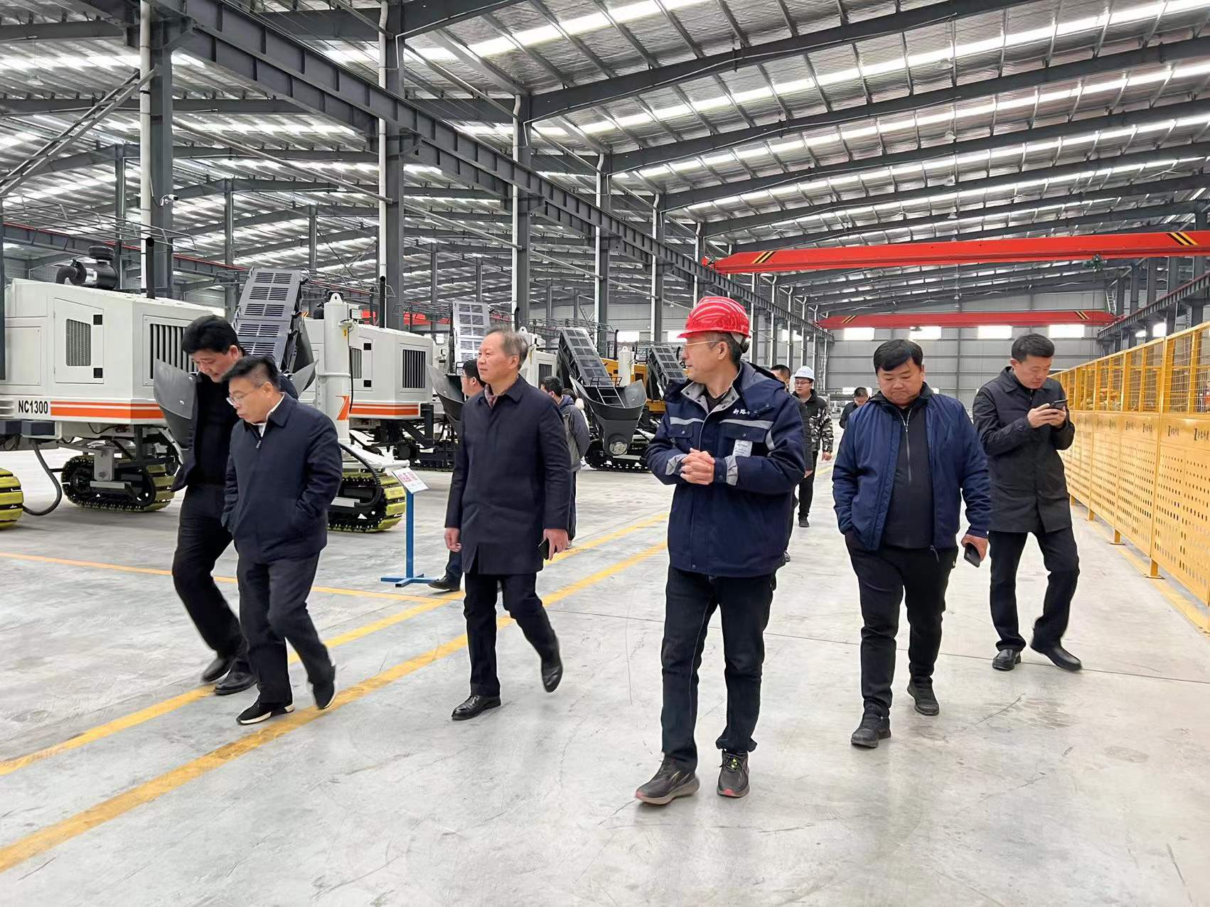 熱烈歡迎徐州市委市政府、淮海國(guó)際港務(wù)區(qū)、柳新鎮(zhèn)一行領(lǐng)導(dǎo)來(lái)我司參觀考察工作